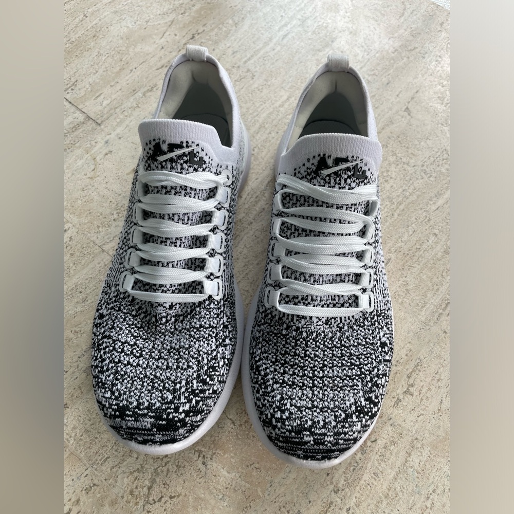 APL SNEAKERS